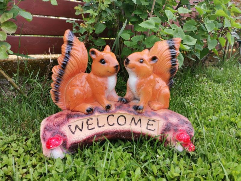 Veverite Welcome decor gradina